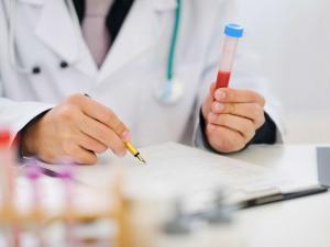 عقاران جديدان يساعدان مرضى السرطان على البقاء لعمر أطول