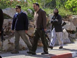 ترمسعيا: مستوطنون يطلقون النار على مزارعين