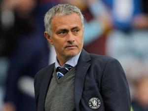 مورينيو يتولى مهام المدير الفني في "أولد ترافورد"