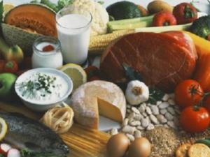 فقد المشاركون الذين تناولوا وجبتين يوميا مزيدا من الوزن كما انخفض معدل سكر الدم لديهم