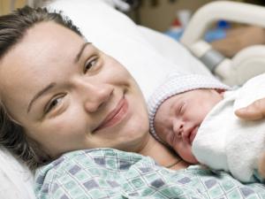 صورة أرشيفية لولادة جنين