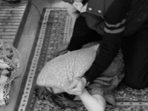 قتل والدته