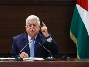 قال الرئيس الفلسطيني محمود عباس، الأحد 18 فبراير/شباط 2024، إن إسرائيل "تصر على استمرار حربها في قطاع غزة وخاصة في مدينة رفح بهدف فرض التهجير"، وذلك في الوقت الذي يواصل فيه جيش الاحتلال جرائمه على القطاع.  ونفذ جيش الاحتلال هجوماً على منزل لعائلة أبو نهال في مدينة رفح جنوب قطاع غزة، وأدى الهجوم إلى تدمير المنزل المستهدف والمركبات المحيطة به واستشهاد وإصابة كل من في المنزل.  يأتي هذا في الوقت الذي تعلن إسرائيل عزمها اجتياح رفح بالمنطقة الجنوبية المكتظة بالنازحين، بعد أن أخرجت سكان الشمال بالقوة ووجَّهتهم إلى