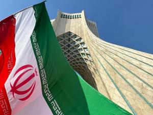 إيران تبلغ قطر وعُمان بأنها لن تتفاوض في ظل الهجوم الإسرائيلي