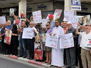 مظاهرة منددة بالتجويع والإبادة في غزة أمام السفارة الأميركية في تل أبيب