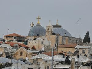 الرئاسية العليا: الاحتلال يستهدف الكنيسة الأرثوذكسية بالقدس ويجمد حساباتها ويعتدي على أراضيها