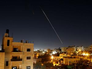 الحوثيون يعلنون استهداف مطار "بن غوريون" وهدفين في منطقتي تل أبيب وعسقلان