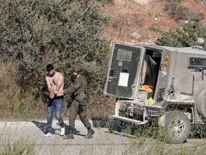 اقتحامات واعتقالات وهدم محال تجارية في الضفة