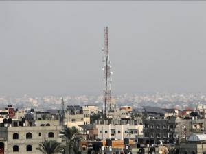 مرصد حقوقي: إسرائيل تعزل 800 ألف فلسطيني بغزة بعد قطعها الاتصالات