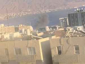 "إخفاق مزدوج" بالرصد والاعتراض: انفجار مسيّرة حوثية في إيلات وإصابة 22 إسرائيليًا