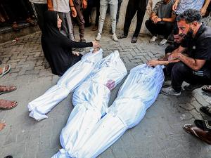 الحرب على غزة: عشرات الشهداء في أنحاء القطاع ومجزرة في سوق النصيرات