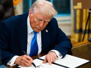 أمر تنفيذي لترامب: أي هجوم مسلح على أرض قطر تهديد لسلامة الولايات المتحدة وأمنها