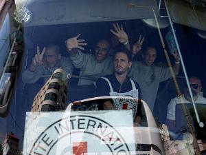 صفقة التبادل: الإفراج عن 1968 أسيرا فلسطينيا من سجون الاحتلال مقابل 20 أسيرا إسرائيليا من غزة