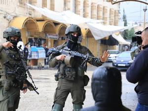 اعتقالات واقتحامات بالضفة وسط تصاعد اعتداءات المستوطنين