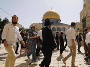 مئات المستوطنين يقتحمون المسجد الأقصى المبارك
