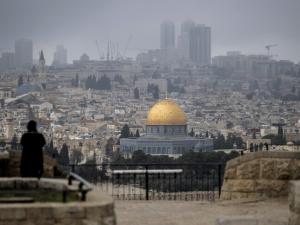محافظة القدس تُحذّر من مخطط إسرائيلي للاستيلاء على عقارات في باب السلسلة وتهجير سكانها لصالح الاستيطان