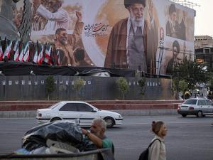 واشنطن تطالب إيران بإعلان وقف مهاجمة السفن وتربط مصير الاتفاق بـ"الغبار النووي"