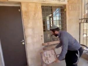 نائب إسرائيلي يقتحم مدرسة في القدس ويتوعد بإغلاق المؤسسات التعليمية الفلسطينية