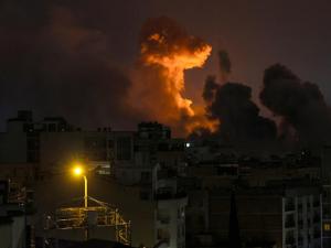 غارات تهز طهران واعتداءات على البحرين والكويت والأردن