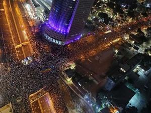 170 ألف متظاهر في تل أبيب وإغلاق شوارع واعتقال متظاهرين