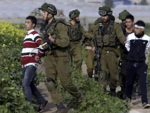 اعتقالات بالضفة والقدس واستهداف للمزارعين بغزة