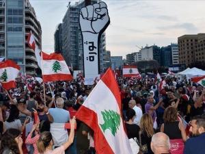 حراك مستمر بلبنان وإضراب عام الإثنين