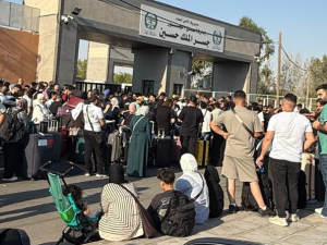 الداخلية: الساعات المقبلة ستشهد حلاً جذرياً لأزمة العالقين على جسر الملك حسين