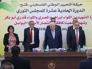 عباس باجتماع "ثوري فتح": المقاومة الشعبية السلمية تحقق الأهداف المرجوة
