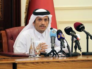 الاحتلال يقصف مقر اللجنة القطرية لإعادة إعمار غزة في القطاع.. الدوحة أدانت بـ”أشد العبارات”، ودول عربية تتضامن