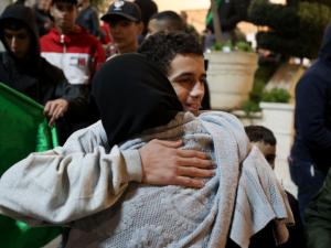 إتمام المرحلة الرابعة من صفقة التبادل.. الإفراج عن 30 طفلاً فلسطينياً أسيراً و3 أسيرات من سجون الاحتلال