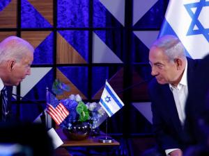 مسؤولة استخبارات أمريكية تنشر صورة داعمة لفلسطين.. فايننشيال تايمز: إعلان سياسي نادر أثار مخاوف إدارة بايدن