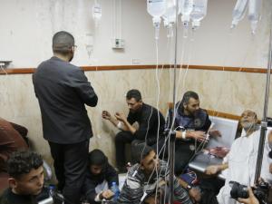 مستشفيات غزة “انهارت فعلياً”.. وزارة الصحة: 350 ألف مصاب بأمراض مزمنة بلا دواء في القطاع