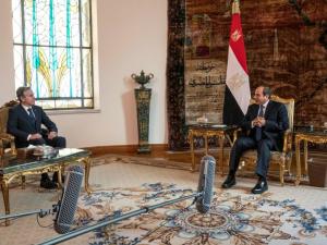 بلينكن يدعو من القاهرة للضغط على حماس لقبول مقترح الهدنة بغزة.. وقيادي بالحركة: مواقفه عقبة أمام أي اتفاق