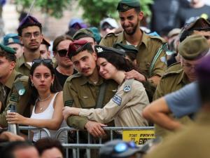 المخاوف تتصاعد في تل أبيب من الفشل في غزة.. وواشنطن ترسل مبعوثاً كبيراً  لمنع “حرب شاملة” في الشمال
