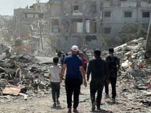 أهالي غزة يستقبلون العيد بدون أضاحٍ ووسط الدمار.. فيديوهات لتكبيرات فوق الأنقاض في القطاع