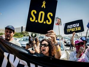 آلاف الإسرائيليين يتظاهرون لإسقاط حكومة نتنياهو والمطالبة بصفقة تبادل أسرى