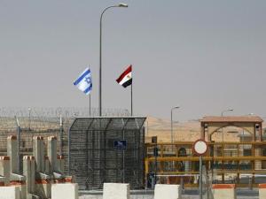 عمليات تهريب مخدرات من سيناء لإسرائيل.. “واللا” العبري: تنقل بواسطة المُسَيَّرات وبحمولات مختلفة