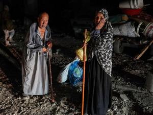 "لا مكان لإقامة خيمة": النازحون من خانيونس لا يجدون مكانا يأوون إليه
