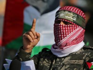 أبو عبيدة: مُجنَّدان مُكلَّفان بحراسة أسرى إسرائيليين قتلا واحدًا وأصابا اثنتين.. أكد تشكيل لجنة لمعرفة التفاصيل