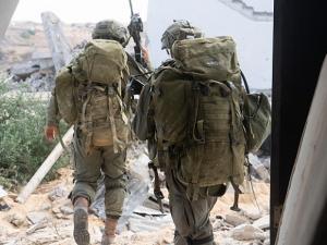 استخدام الفلسطينيين كدروع بشرية: نمط سلوكي ثابت لجنود الاحتلال في غزة