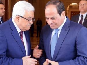 الرئيس يصل مصر للمشاركة في أعمال قمة منظمة الدول الثماني