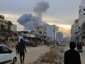 الحرب على غزة: أكثر من 60 شهيدا السبت وسقوط قذيفة بمنطقة معبر "إيرز"