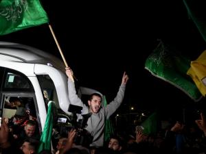 90 فلسطينيًا مقابل 3 إسرائيليين يتحررون في الدفعة 4 من صفقة التبادل