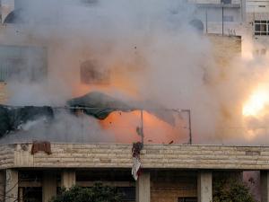 عدوان الاحتلال بالضفة: مصابون وتفجير منازل ومقتل إسرائيلية أُصيبت بعملية دهس قبل أيام