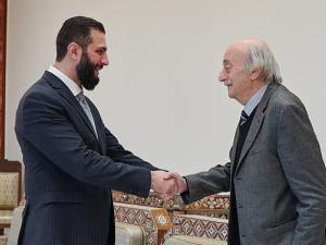 في زيارة مفاجئة: الشرع يلتقي وليد جنبلاط في دمشق