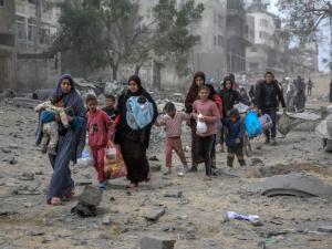 تقرير: واشنطن تدرس نقل مليون فلسطيني من غزة إلى ليبيا مقابل أموال مجمدة
