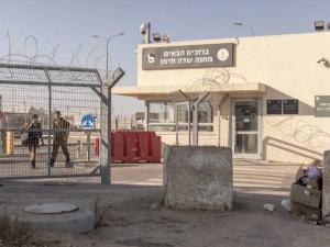 جندي في جيش الاحتلال: عشرات المعتقلين الفلسطينيين في سدي تيمان خرجوا في أكياس الجثث