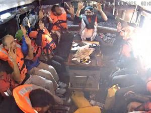 انقطاع الاتصال بالسفينة "مادلين": بحرية الاحتلال "تسيطر" عليها وتعتقل ركابها