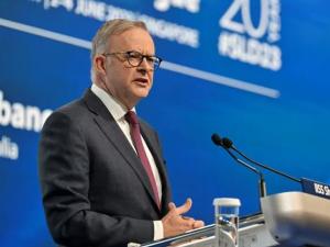 رئيس الوزراء الأسترالي يرفض اتهام نتنياهو بأن الاعتراف بفلسطين حفّز هجومًا إرهابيًا