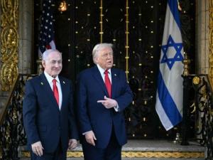 "لوّح بضرب إيران".. ترامب قبل بدء اجتماعه مع نتنياهو: أريد الانتقال للمرحلة الثانية من اتفاق غزة بسرعة